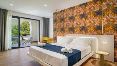 203 Superior - Ella Suites & Apartments 