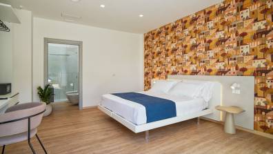 103 Superior - Ella Suites & Apartments 