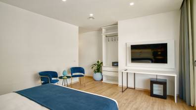 202 Superior - Ella Suites & Apartments 